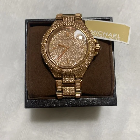 Gorgeous Rose Gold Michael Kors Watch.            MAKE ME A OFFER!!! Michael Kors MK4744 - Emery Watch • Watchard.com main image 3